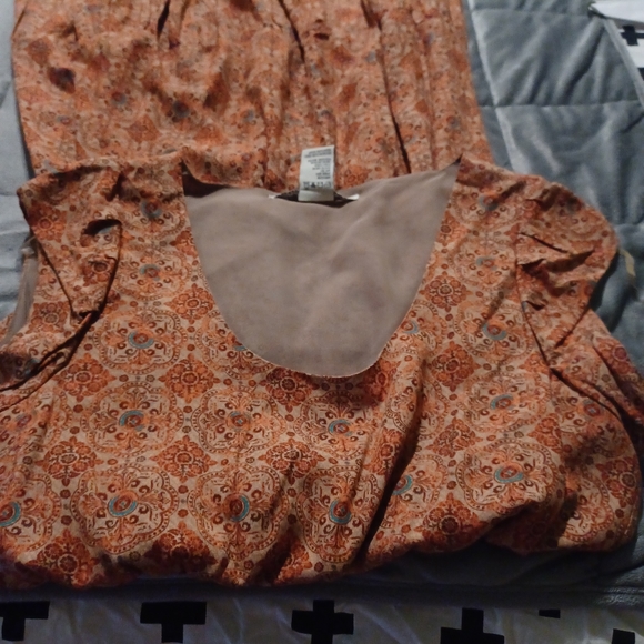 American Rag dress. 💯 Rayon (outer). 💯 polyester (lining). - Picture 6 of 6